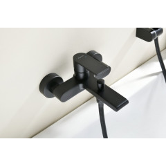 AQ1449MB ЛИРА смеситель для ванны с душевым набором 3jet, матовый черный