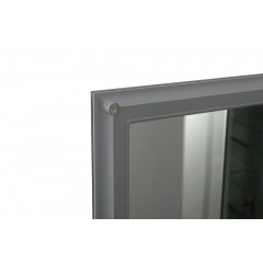 AQ7808-MC Алюминиевый зеркальный шкаф без подсветки 762*660*134,крепеж. Две зеркальные дверцы шириной 50,9 и 25,5 см. Две стекл.полки 6 мм