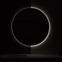 ANTONIO LUPI SUPERLUNA Зеркало Ø1200х25 мм., с блестящей кромкой, с белой светодиодной подсветкой, на раме, с вставкой из рифленого стекла