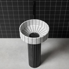 ANTONIO LUPI 024 Раковина напольная Ø450х850 мм., слив в пол, с сифоном, гибким шлангом и донным клапаном, пьедестал Nero Marquinia, раковина Carrara