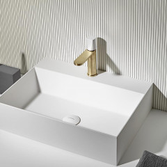 ANTONIO LUPI INDIGO Смеситель для раковины на 1 отверстие, излив 165 мм., ручка белая матовая, цвет сатинированная натуральная латунь