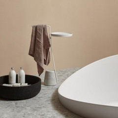 ANTONIO LUPI HALO Полотенцедержатель напольный 460х240х640 мм., база из мрамора Carrara satinato, столешн белая из Flumood, структ Veneziano goffrato