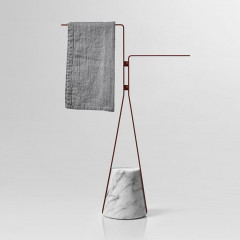 ANTONIO LUPI HALO Полотенцедержатель напольный 160х430х640 мм., база из мрамора Carrara satinato, структура Veneziano goffrato