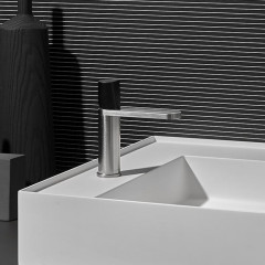 ANTONIO LUPI INDIGO Смеситель для раковины на 1 отверстие, излив 165 мм., ручкая черная матовая, цвет сатинированная сталь