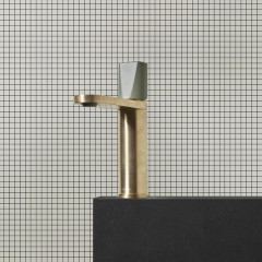 ANTONIO LUPI INDIGO Смеситель для раковины на 1 отверстие, излив 165 мм., ручка матовая Lambretta, цвет сатинированная натуральная латунь