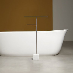 ANTONIO LUPI BIVIO Полотенцедержатель напольный, база из мрамора Carrara satinato, структура из латуни в отделке Satin steel finish