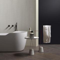 ANTONIO LUPI HALO Столик напольный Ø240х480 мм., база из мрамора Carrara satinato, столешница белая из Flumood, структура Veneziano goffrato