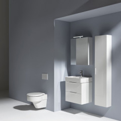 Laufen BASE шкаф зеркал 600x185x700 мм, 1 дверца, петли справа, с гориз.элемент LED-подсв, 2 стекл. полки, 1 розетка, белый глянец