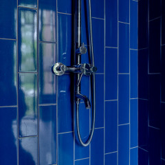 Душевая система MELANA-F1001P нерж.сталь, с тропическим душем, лейкой и смесителем, полированная